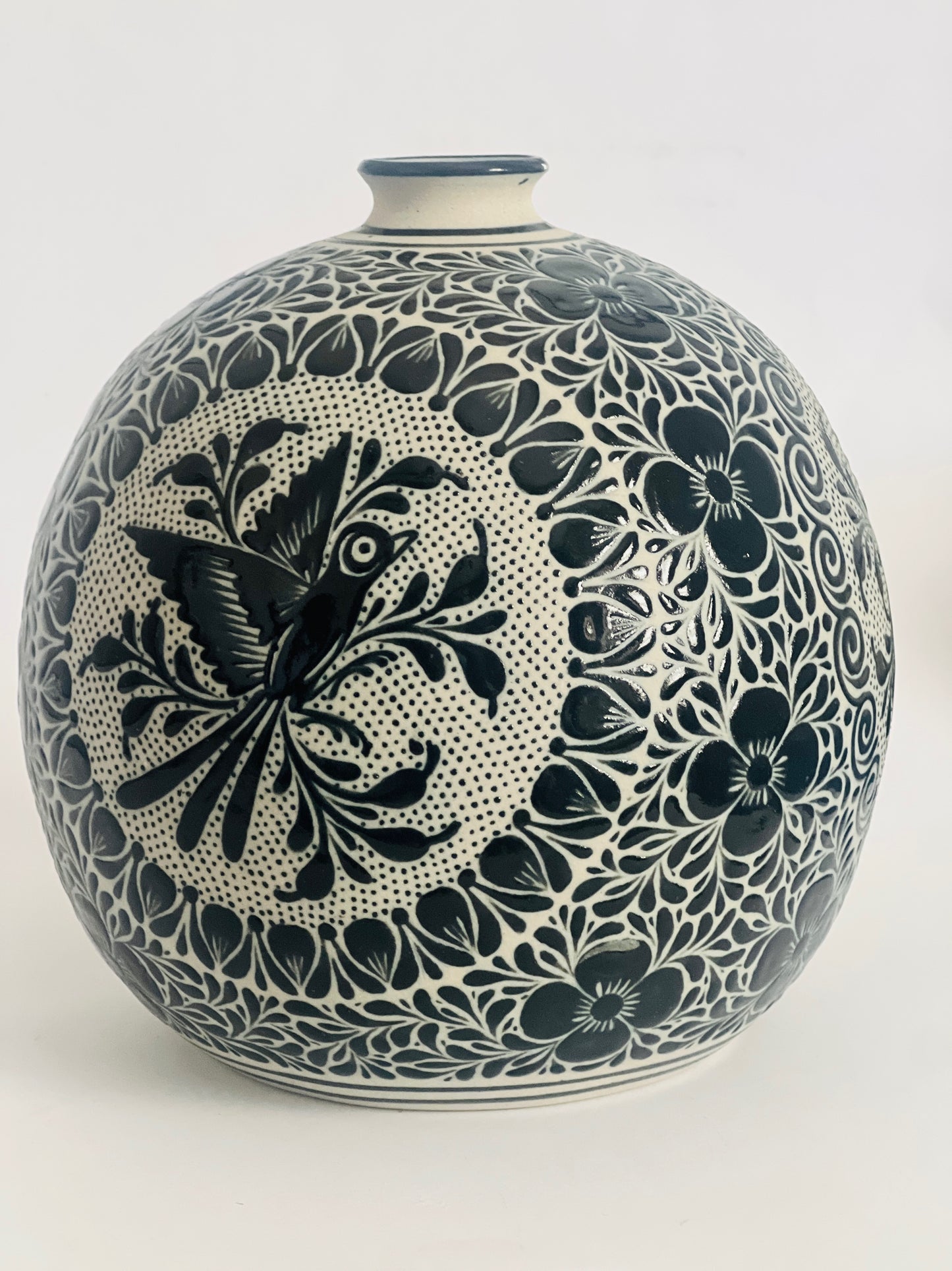 Handmade Guanajuato Black and White Mexican Pottery Vase – Bird & Floral Design
