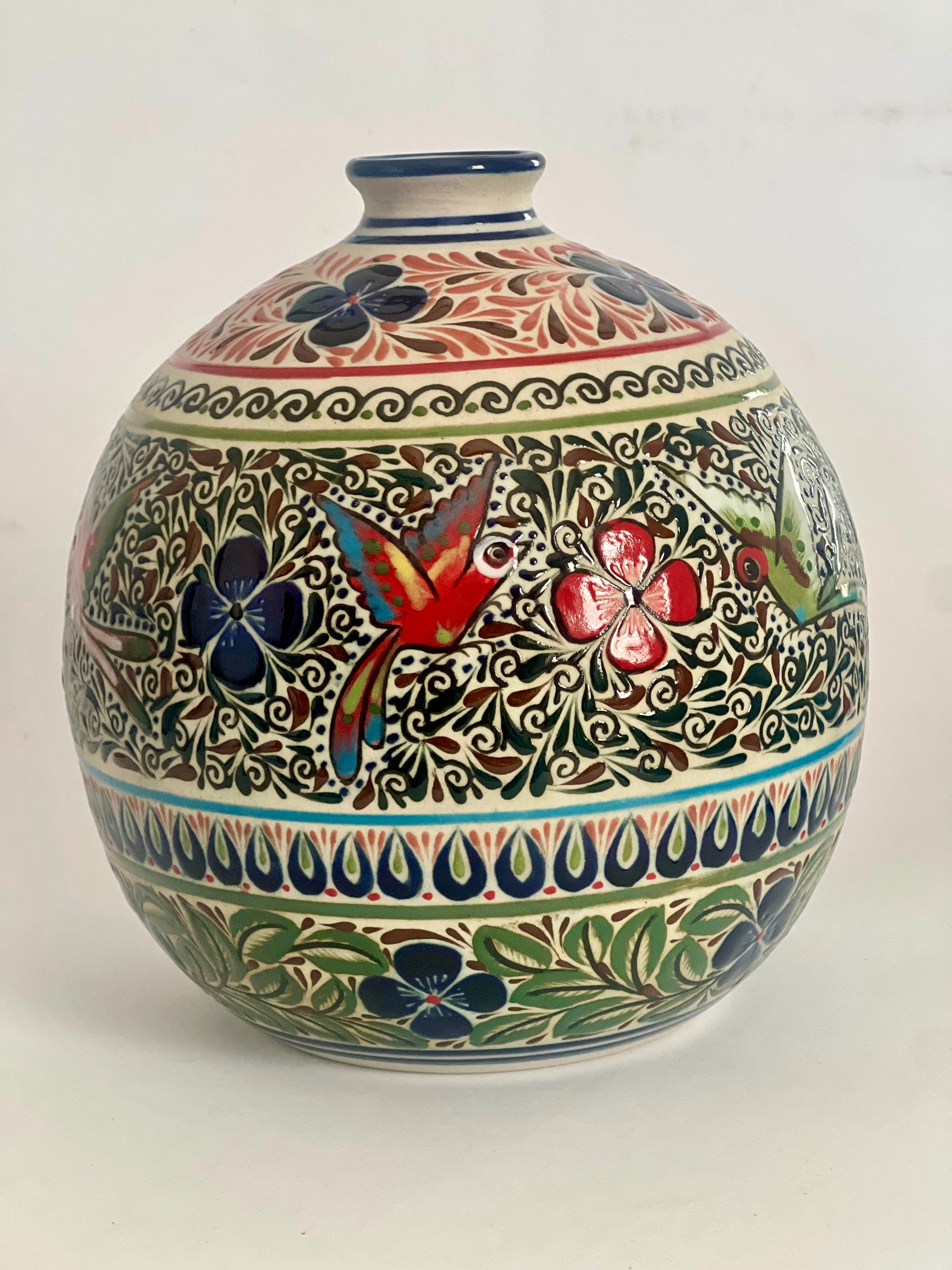 Handmade Guanajuato Ceramic Vase – Hummingbirds & Flowers Pottery
