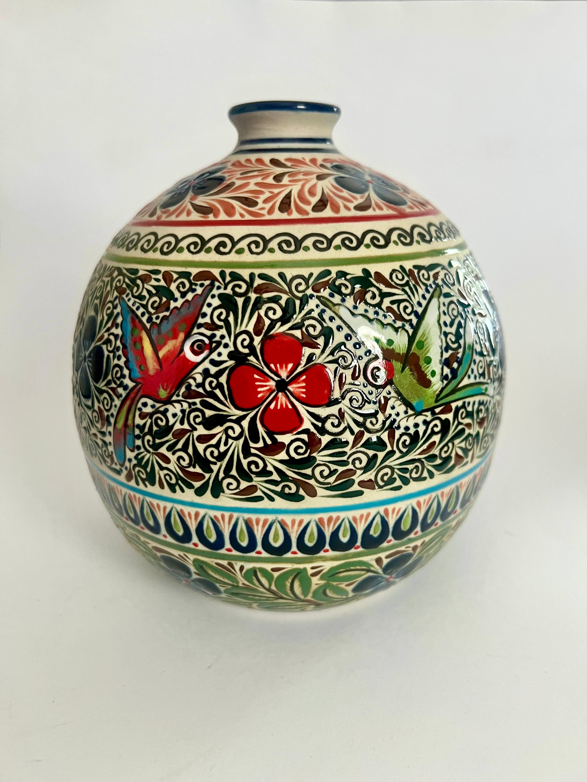 Handmade Guanajuato Ceramic Vase – Hummingbirds & Flowers Pottery