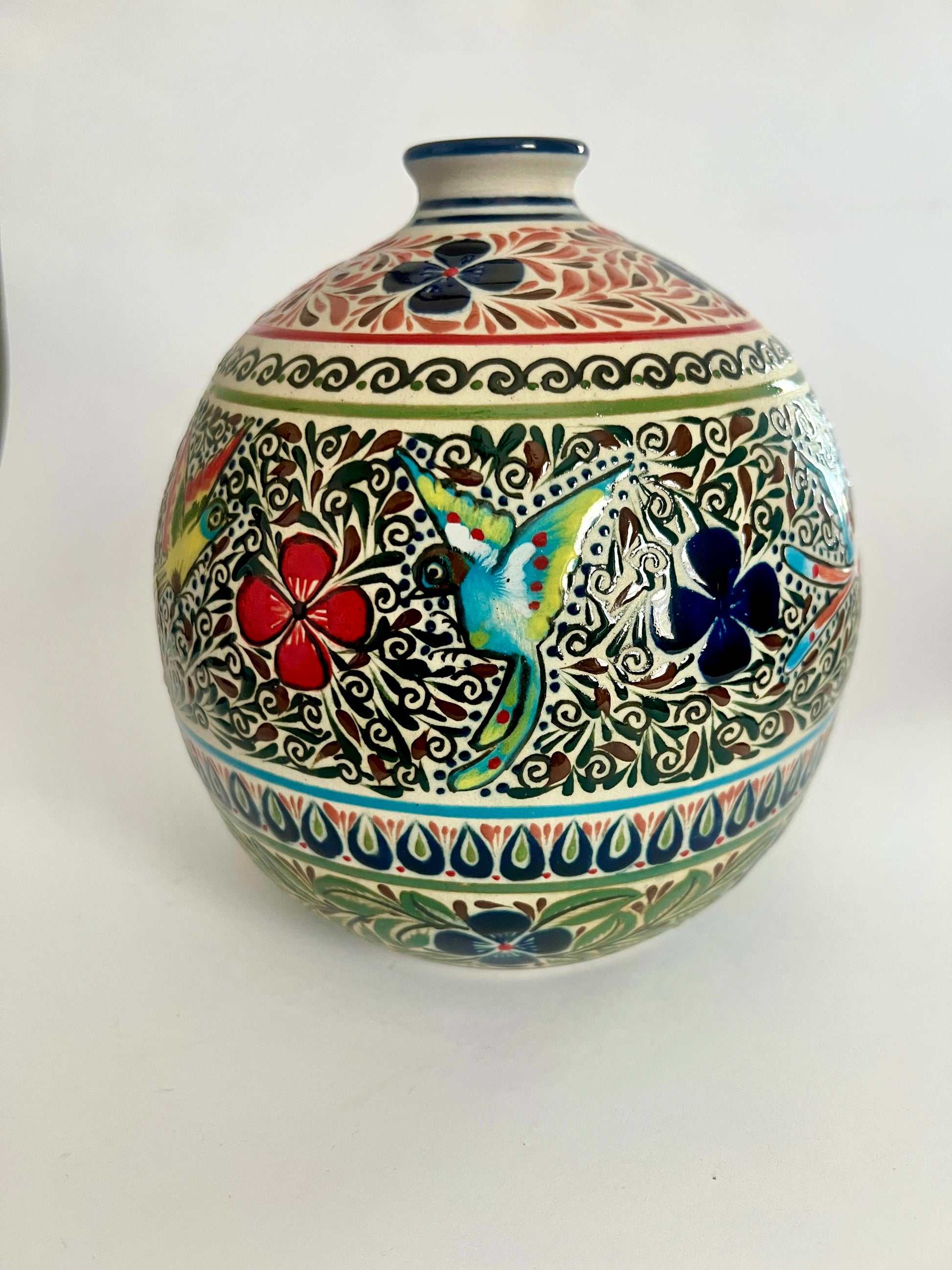 Handmade Guanajuato Ceramic Vase – Hummingbirds & Flowers Pottery