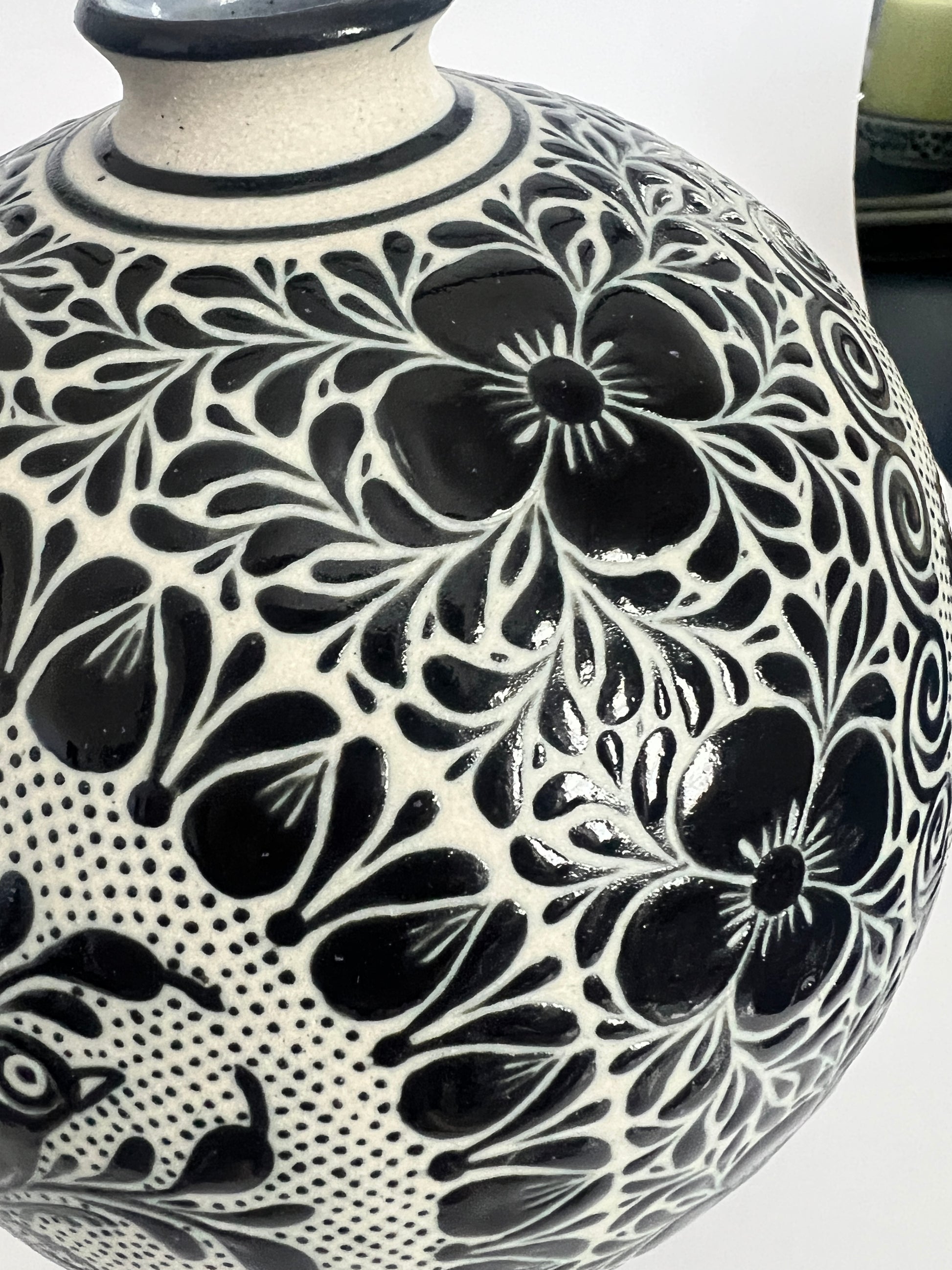 Handmade Guanajuato Black and White Mexican Pottery Vase – Bird & Floral Design