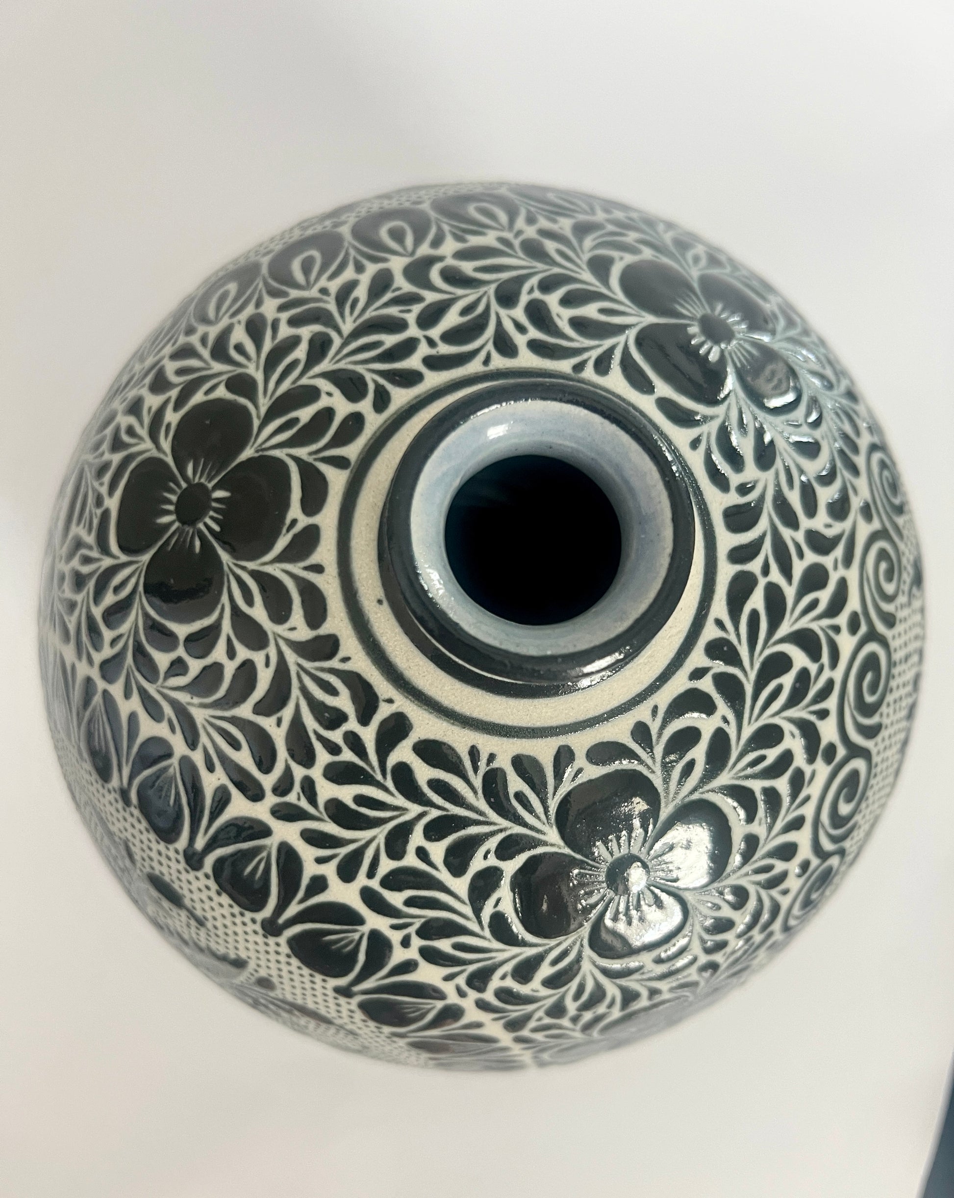 Handmade Guanajuato Black and White Mexican Pottery Vase – Bird & Floral Design